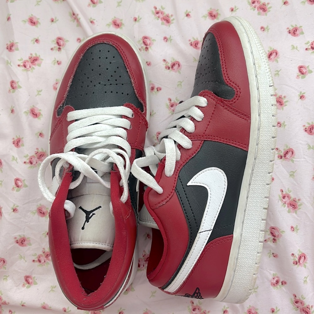 Woman’s Air Jordan 1 Low ‘Chicago Flip’ Size 7
